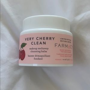 LIMITED EDITION VERY CHERRY CLEAN MAKEUP REMOVER
